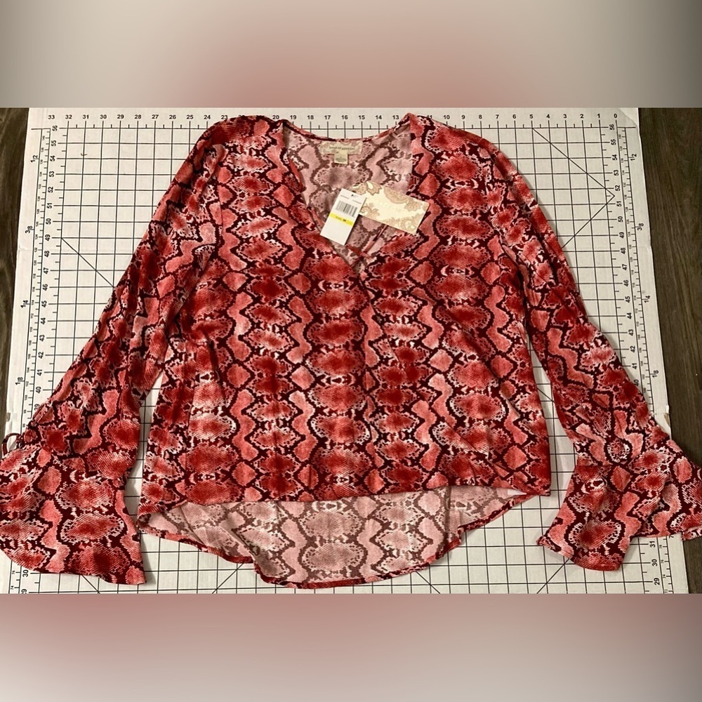 NWT Band of Gypsies Women’s Size Medium Currant Long Sleeve Blouse